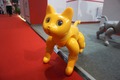 大象機器人が展示した火星猫（ＭａｒｓＣａｔ、2023年8月16日撮影）。(c)Xinhua News