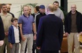 ロシア・モスクワのヌコボ国際空港で、西側諸国との囚人交換で解放されたロシア人を出迎えたウラジーミル・プーチン大統領。スプートニク提供（2024年8月1日撮影）。(c)Gavriil GRIGOROV / POOL / AFP