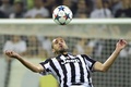 サッカー欧州チャンピオンズリーグ2014-15準々決勝第1戦、ユベントス対ASモナコ。ボールをコントロールするユベントスのジョルジョ・キエッリーニ（2015年4月14日撮影）。(c)AFP/OLIVIER MORIN