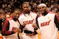 米プロバスケットボール協会（NBA）は5日、12-13レギュラーシーズンの最優秀選手（MVP）を発表し、マイアミ・ヒート（Miami Heat）のレブロン・ジェームズ（LeBron James）を選出した。

ここでは同選手の12-13レギュラーシーズンを写真で振り返る。

11-12シーズンNBAファイナルのチャンピオンリングを授与され、ドウェイン・ウェイド（Dwyane Wade、左）、クリス・ボッシュ（Chris Bosh、中央）とともにポーズをとるレブロン・ジェームズ（2012年10月30日撮影）。(c)AFP/Getty Images/Chris Trotman