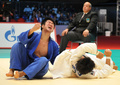 柔道、グランドスラム東京大会（Grand Slam Tokyo 2012）は2日、最終日の男女5階級が行われ、日本勢は3階級を制覇した。

男子90キロ級決勝で日本の西山将士（Masashi Nishiyama、右）に勝利し喜ぶ韓国の李奎遠（Lee Kyu-Won、イ・ギュウォン、2012年12月2日撮影）。(c)AFP/KAZUHIRO NOGI