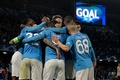 サッカー欧州チャンピオンズリーグ、決勝トーナメント1回戦第1戦、ナポリ対FCバルセロナ。ゴールを喜ぶナポリの選手（2024年2月21日撮影）。(c)Tiziana FABI / AFP