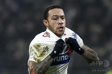 リヨン、デパイの劇的弾で首位PSGに勝利 写真5枚 国際ニュース：AFPBB News