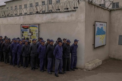 帰還待ち続けるロシア人捕虜たち ウクライナ収容所、内部公開