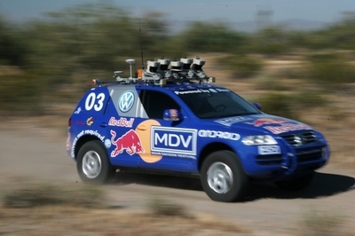 グーグル、自律走行する「ロボット車」を開発 公道で試験走行