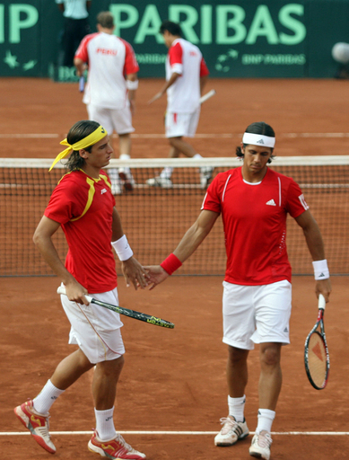 スペイン 3連勝でペルーを降し準々決勝へ