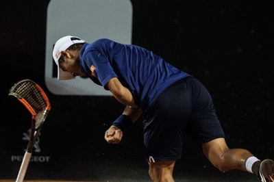 錦織がリオOP初戦敗退、ラケットをたたき壊す場面も