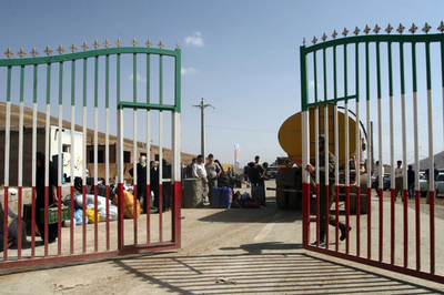 封鎖されていたイラン-イラク国境が2週間ぶりに再開