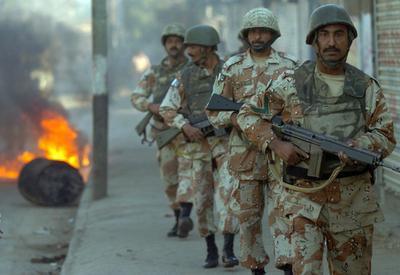 パキスタン、ブット元首相暗殺に伴う暴動拡大で軍に発砲許可