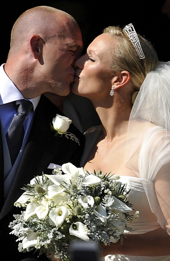 英女王の孫娘ザラ・フィリップスさん、エディンバラで結婚式