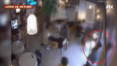 カフェのガラスドアで負傷、酔客から携帯盗む、拾得カード使用…韓国で拡散を続ける三つの動画