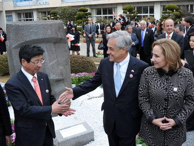 宮城・南三陸町と南米チリを結ぶモアイ像、復興の象徴に