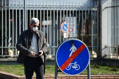 新型ウイルス流行地域への出入りを禁止、感染者79人に急増 イタリア