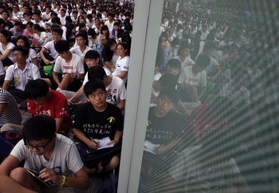 香港大学生の授業ボイコット、中高生徒1000人近くも加わる