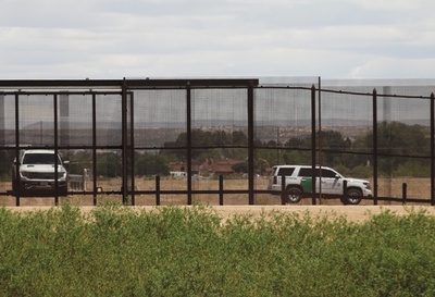 米メキシコ国境で3歳児「置き去り」、密入国容疑の集団追跡中に発見