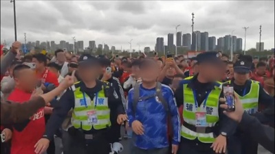 サッカーファンが日本のユニフォームを着て「裏切り者」と罵られた事件は違法か