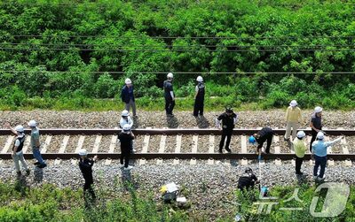 韓国・京釜線事故で浮かんだ疑問「作業員はなぜ遠回りしたのか」