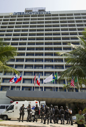 リオ高級ホテルで武装グループ立てこもり、次回W杯開催地