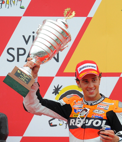 ドビツィオーゾがMotoGPクラスで初勝利、英国GP