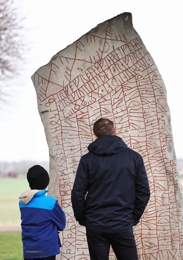 バイキングの「ルーン石碑」、気候変動への懸念に関連か 研究