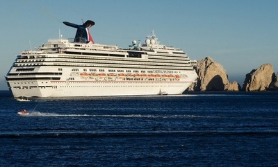 米大型客船、メキシコ沖で航行不能に 4200人乗せ