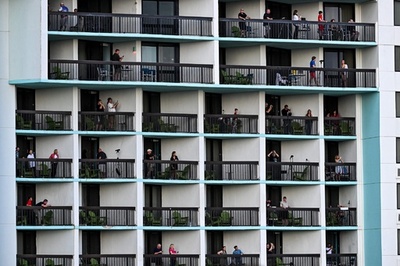 【今日の1枚】バルコニーの特等席で打ち上げ見学 米テキサス