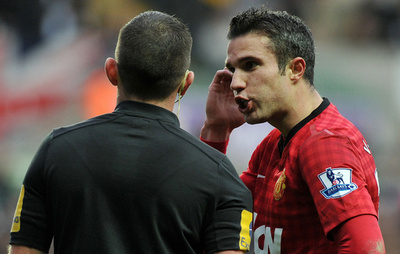 マンU監督激怒、「ファン・ペルシーは殺されていたかも」