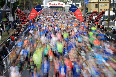 米カリフォルニア州マラソン会場付近で発砲、女を拘束