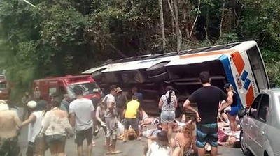 ブラジルのリゾート地でバス横転、15人死亡