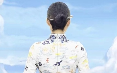 中国の海南航空女性客室乗務員の統一ヘアアクセサリーに大騒ぎ