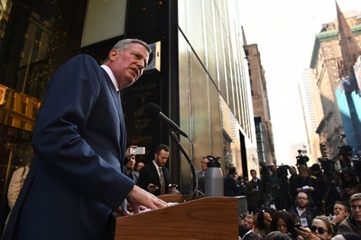 「NYは移民を守る」 市長がトランプ氏と会談、市民の不安も伝達