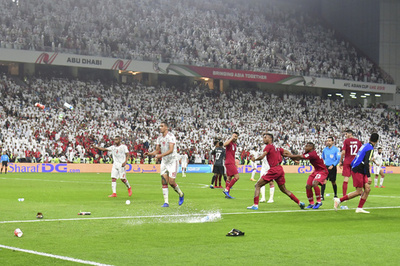 開催国UAEに処分、ファンがカタール選手に物投げつけ アジア杯