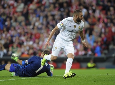 レアルがビルバオ破り首位に浮上、ベンゼマ2得点