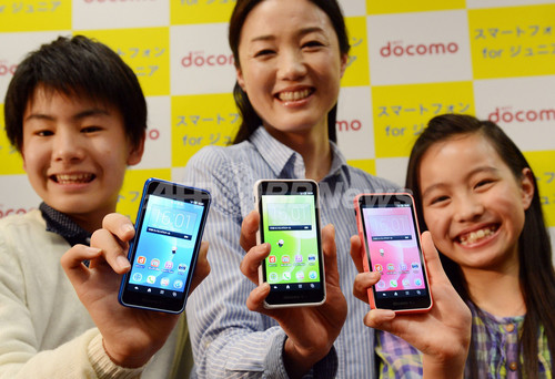 ドコモ 子供向けスマホ Sh 05e を発表 機能制限が充実 写真3枚 ファッション ニュースならmode Press Powered By Afpbb News