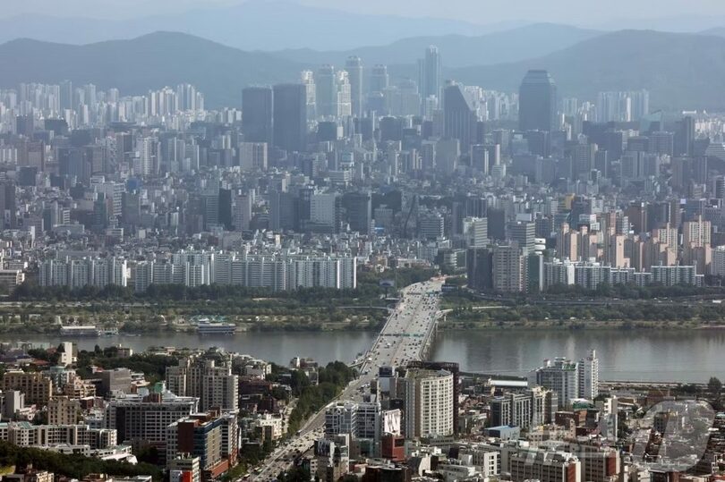 ソウル南山タワーから見下ろしたマンション群(c)news1