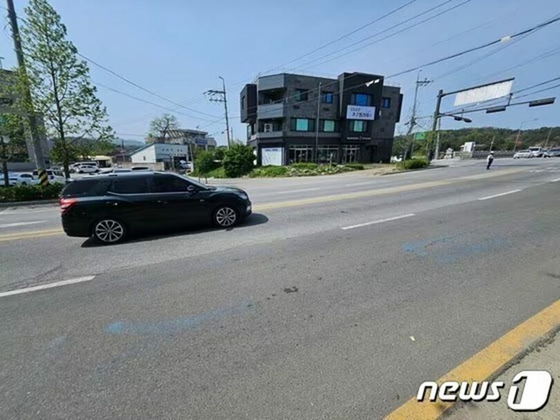 メーカー側が提供した変速装置診断器を取り付けて走る車両(c)news1