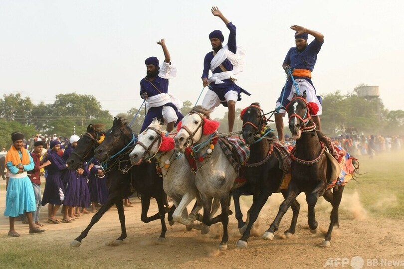驚異のバランス感覚、シーク教徒の祭典 インド
