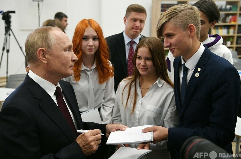 ロシア大統領、西部の飛び地を訪問 EUとの緊張高まる中