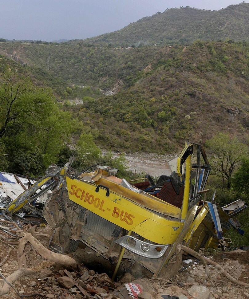 スクールバスが崖から転落 児童ら30人死亡 インド 写真13枚 国際ニュース Afpbb News