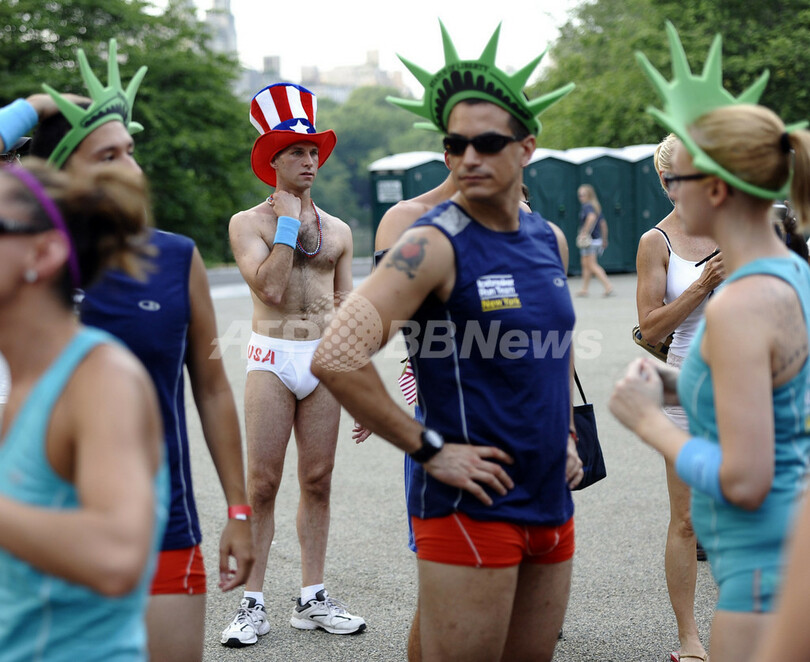 下着姿でダッシュ、NYセントラルパーク