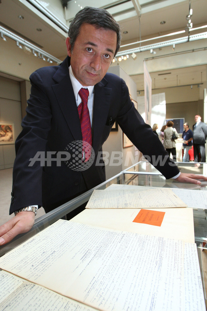 「シュールレアリスム宣言」ブルトン手書き原稿、約5億円で落札