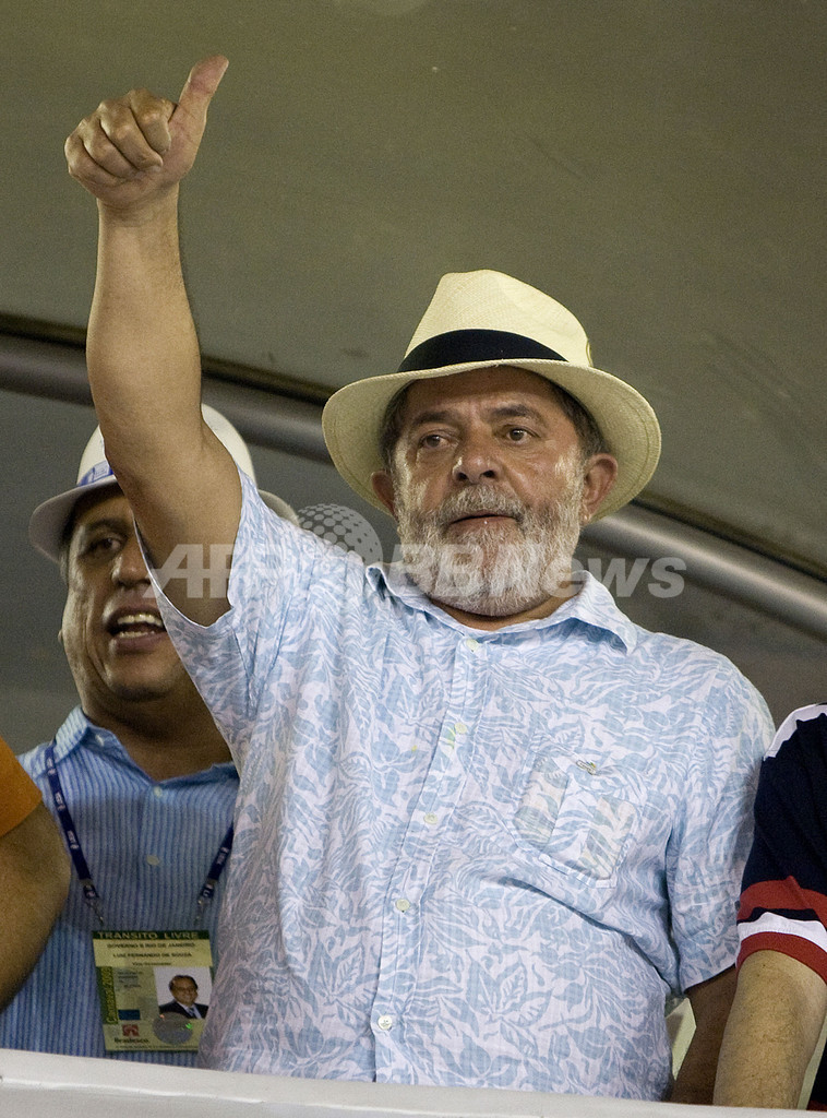 ブラジル・リオのカーニバル、一夜目から興奮は最高潮