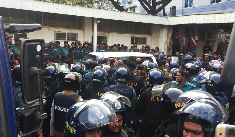 バングラ裁判所、元首相に禁錮5年の有罪判決 支持者と警察が衝突