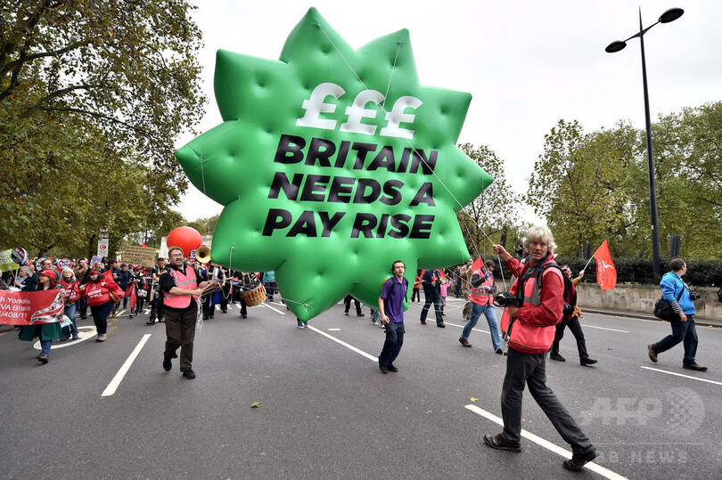 英、25歳以上の最低賃金引き上げ 100万人超対象も反応は冷淡