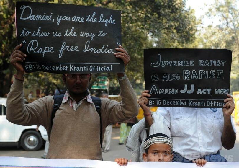 印女性集団暴行死事件から１年、各地で追悼