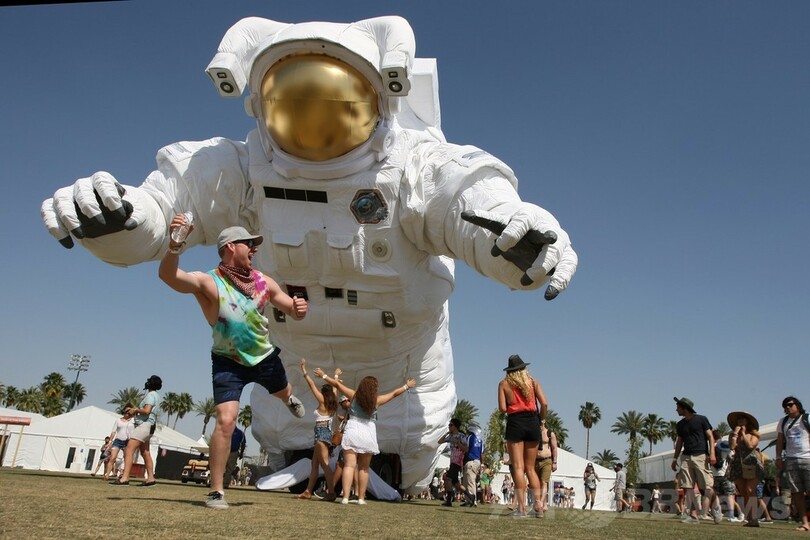 恒例の野外フェス「コーチェラ・バレー」、米で開幕