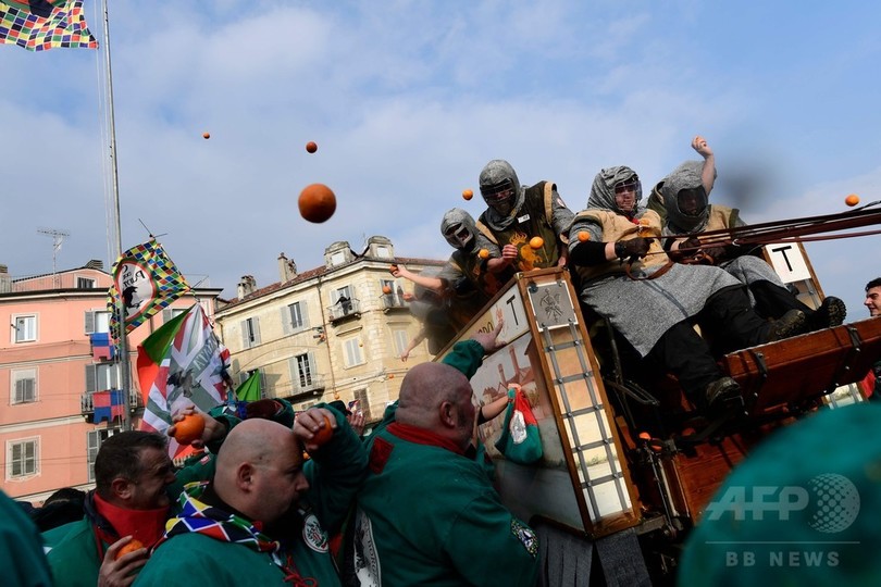 オレンジ合戦 今年も熱戦 イタリア 写真15枚 国際ニュース Afpbb News