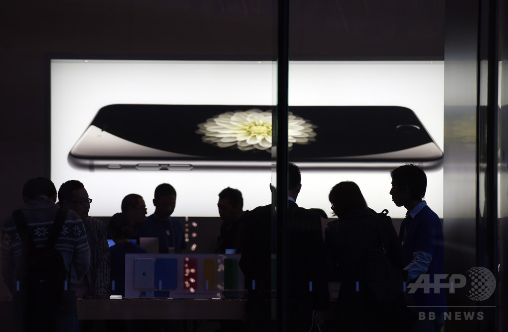 94台のiPhone、体にぐるぐる巻きで密輸失敗 中国 94台のiPhone、体にぐるぐる巻きで密輸失敗 中国
