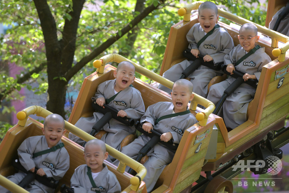 今日の1枚】「僧侶見習い中」だけどジェットコースター乗りたい 写真1