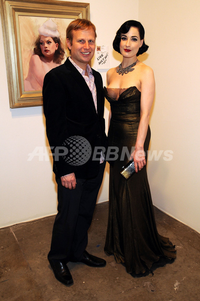 Nyアカデミー オブ アートがオークション開催 ディタがモデルの作品も 写真5枚 国際ニュース Afpbb News